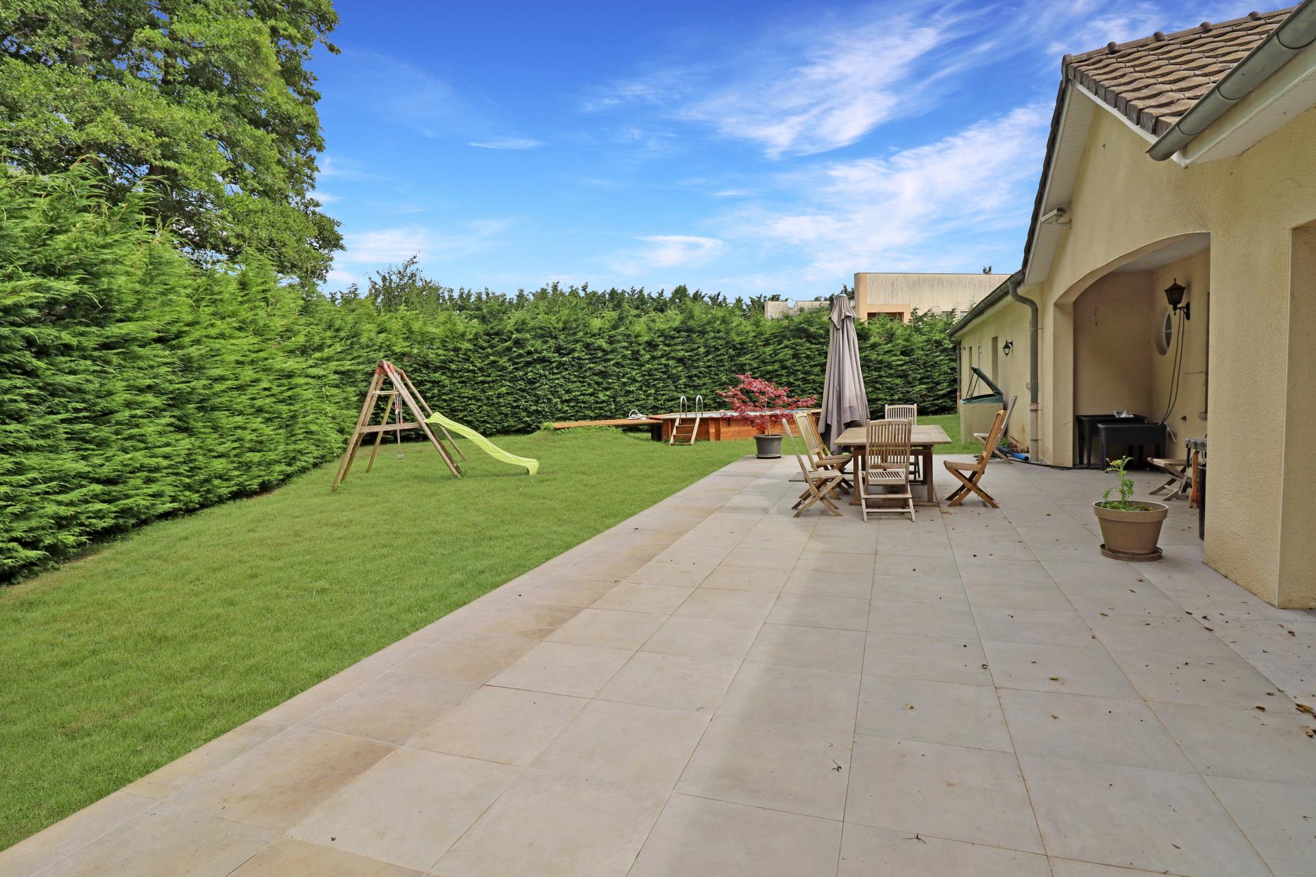 Photo 6 of the listing.