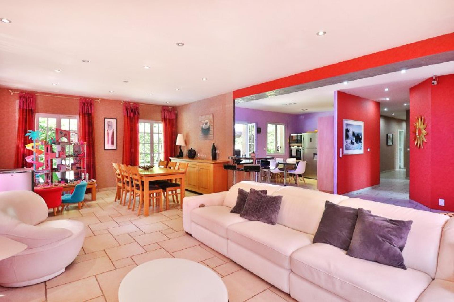 Photo 9 of the listing.