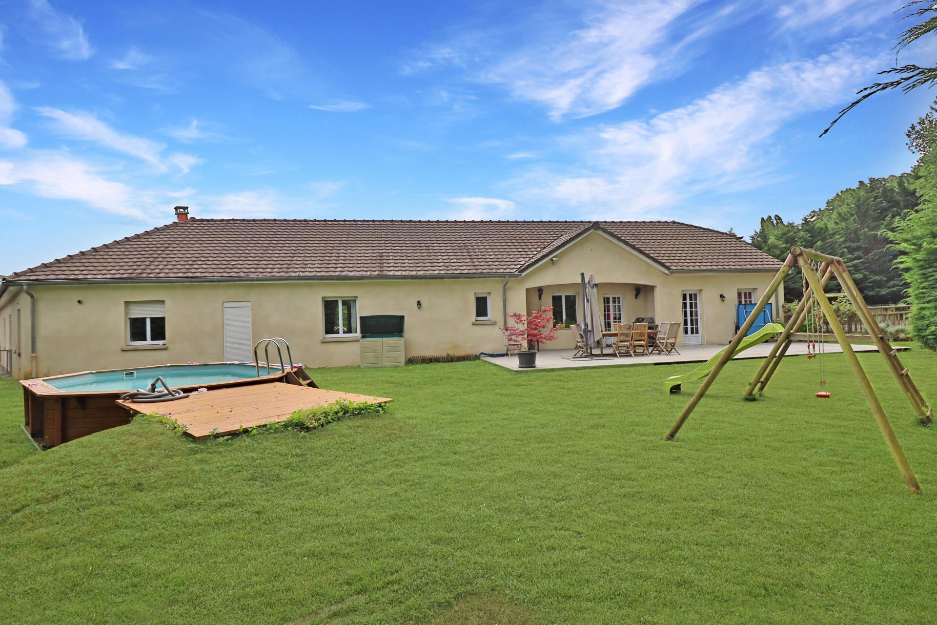 Photo 5 of the listing.