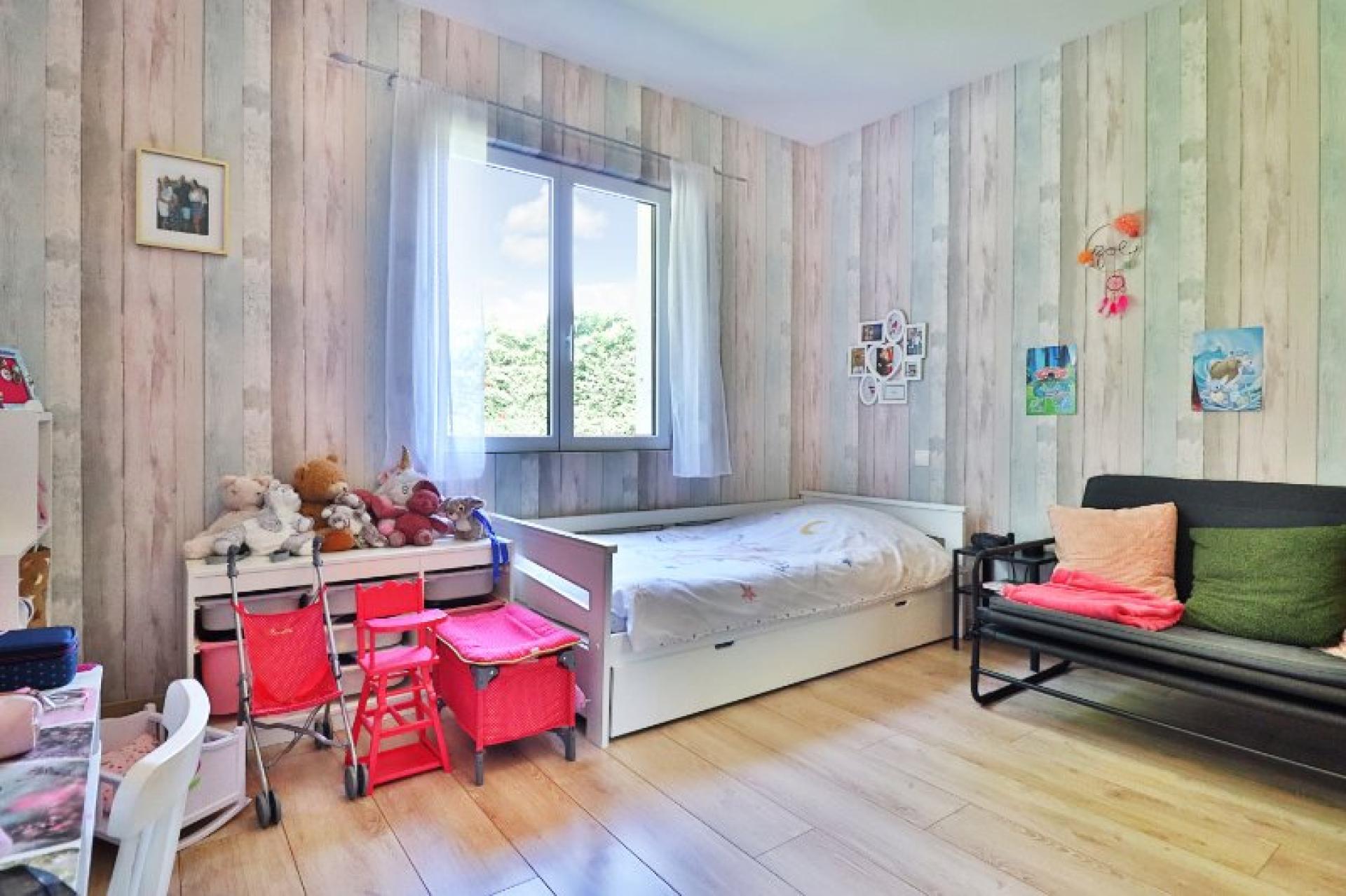 Photo 14 of the listing.