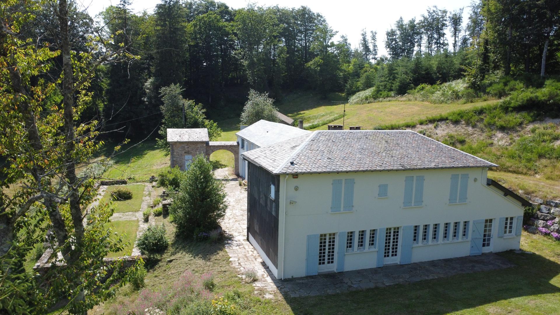 Photo 3 of the listing.