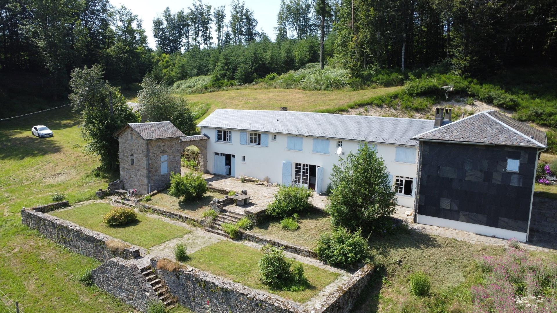 Photo 2 of the listing.