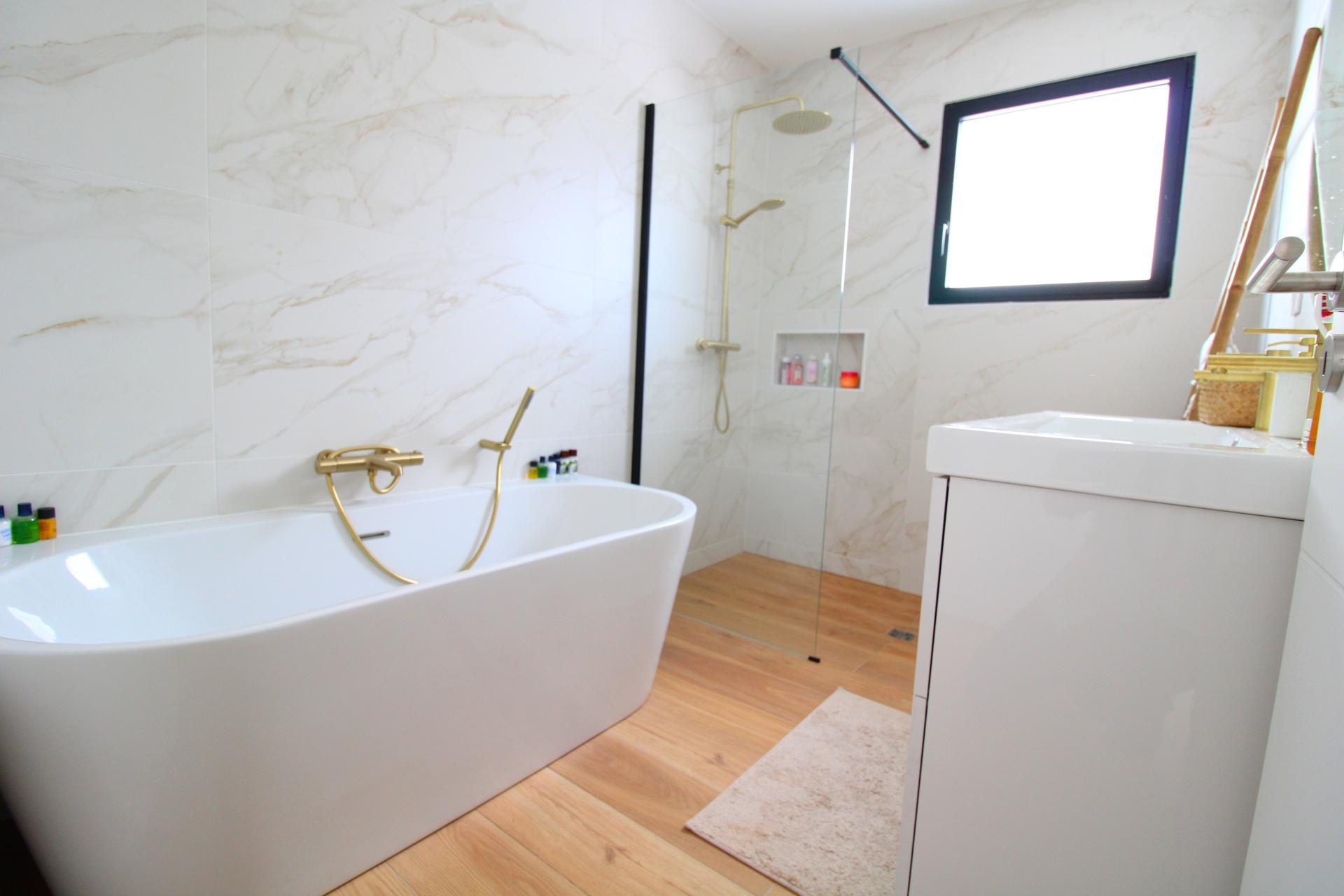 Photo 5 of the listing.