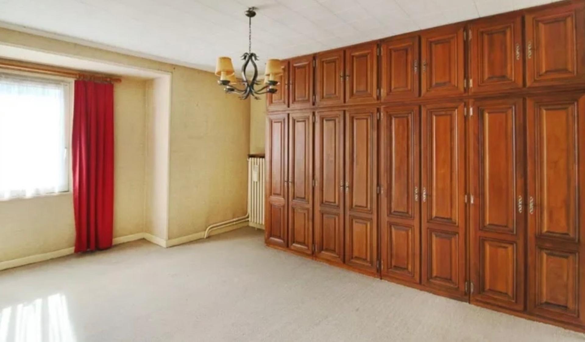 Photo 16 of the listing.