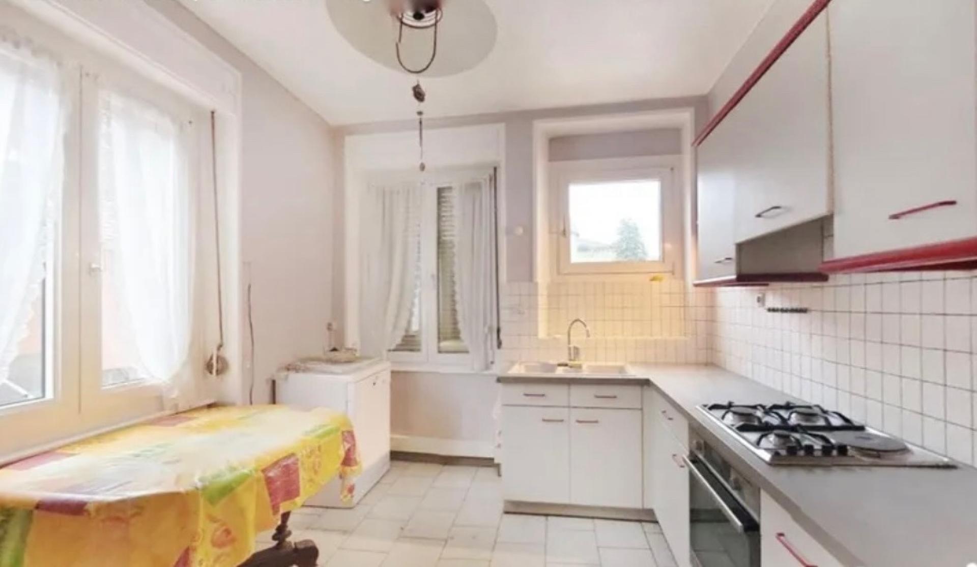 Photo 12 of the listing.