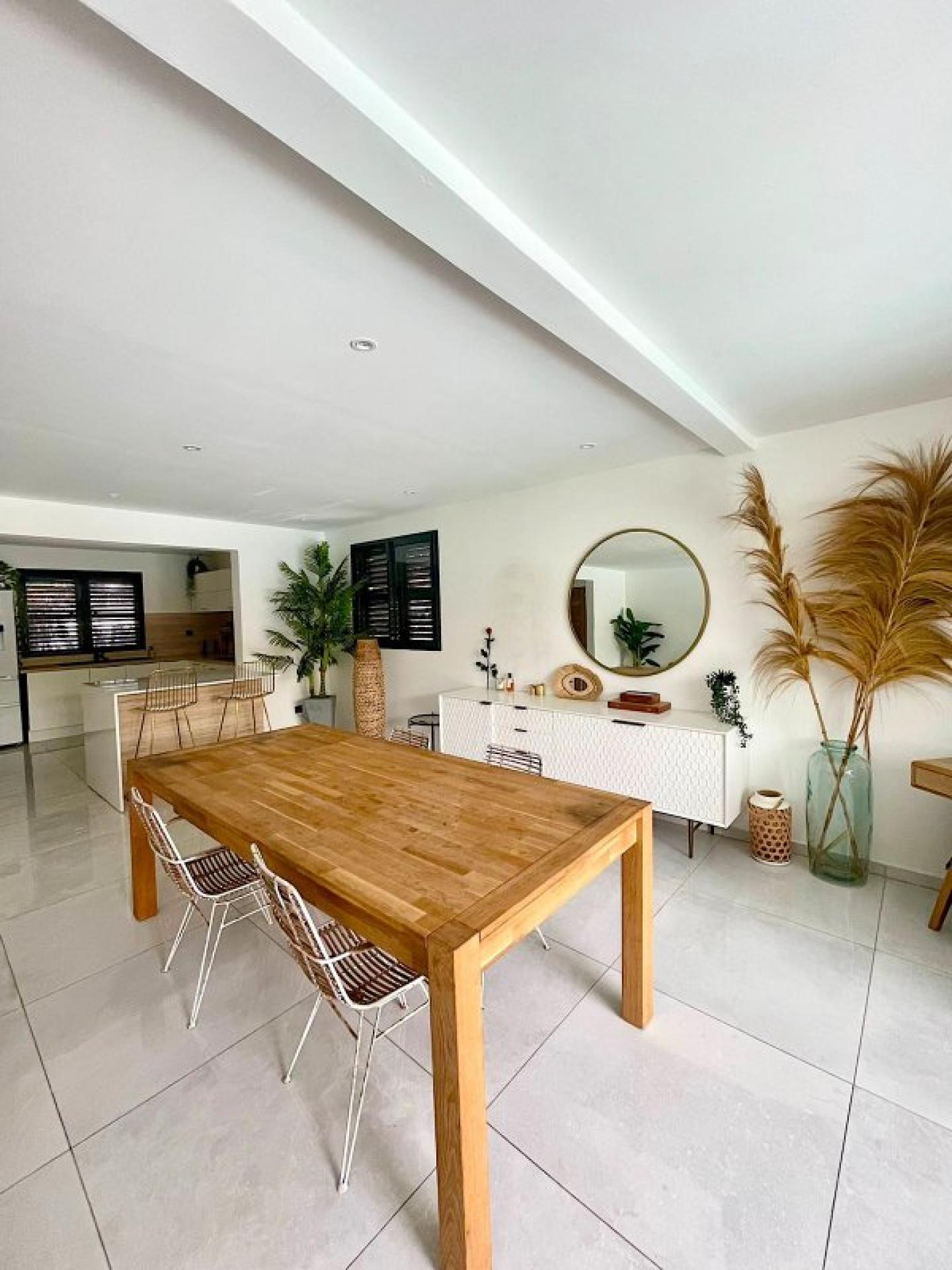 Photo 8 of the listing.