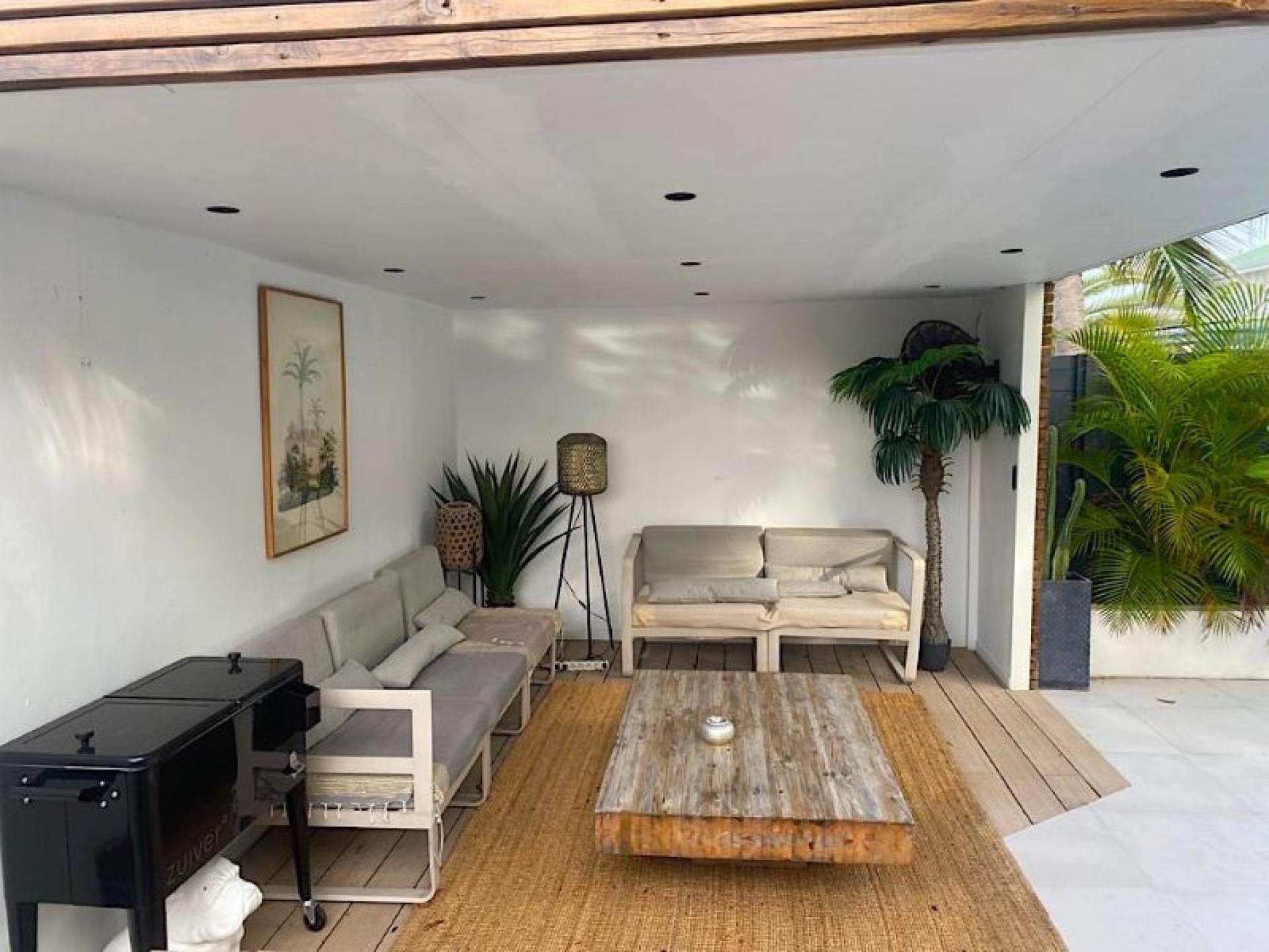 Photo 2 of the listing.