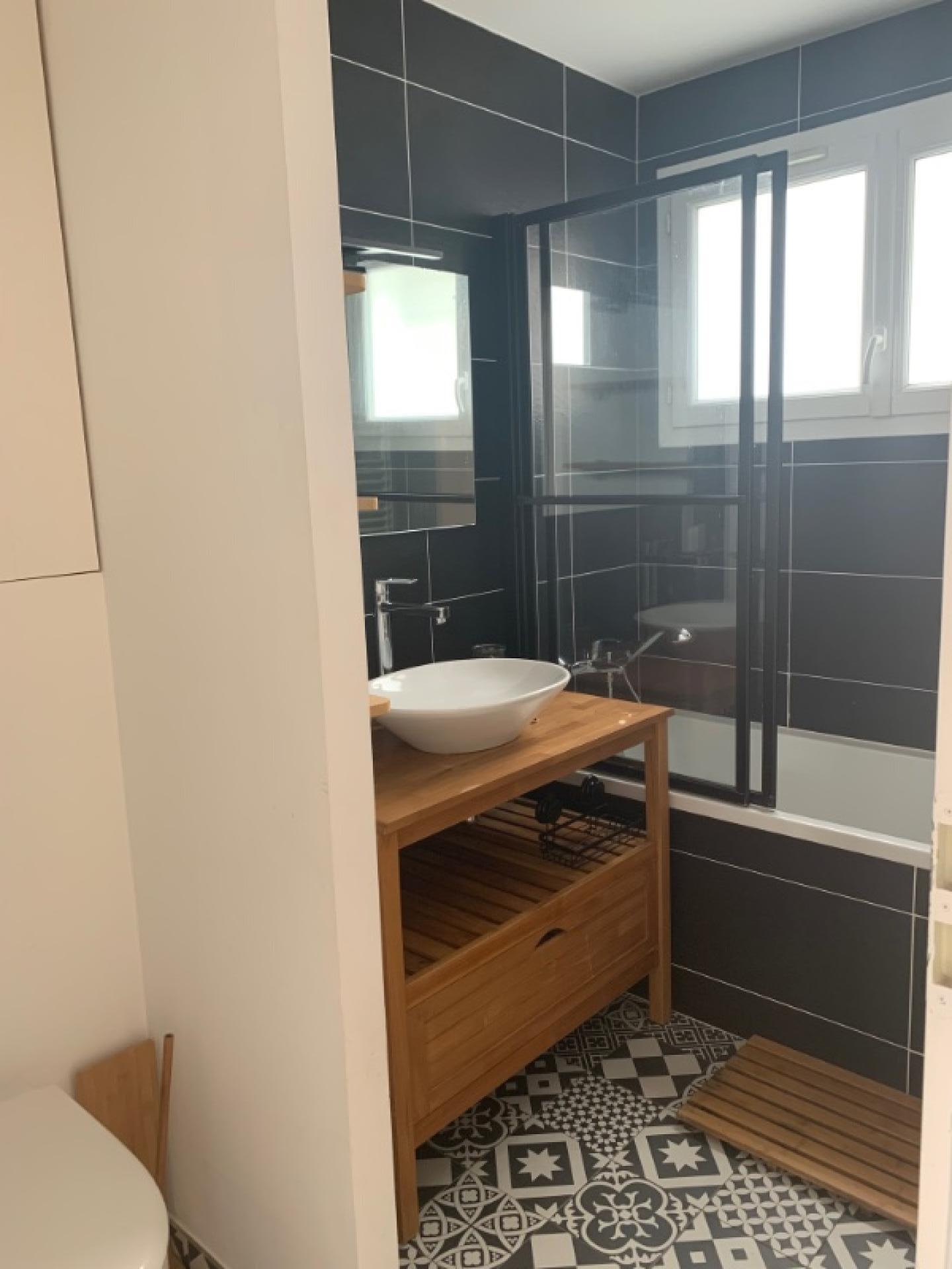 Photo 8 of the listing.