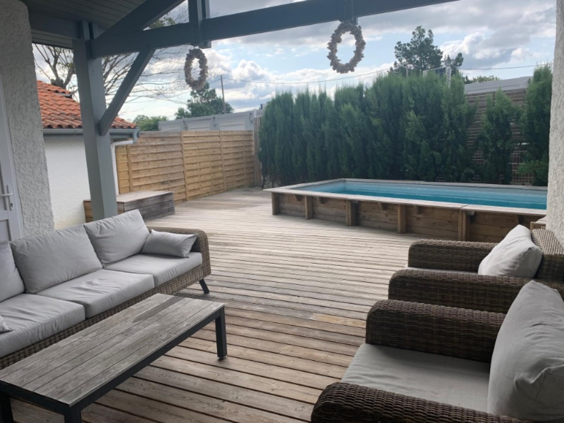 Photo 2 of the listing.