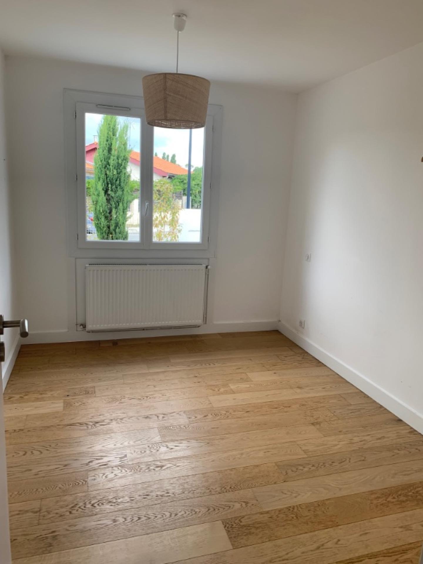 Photo 9 of the listing.