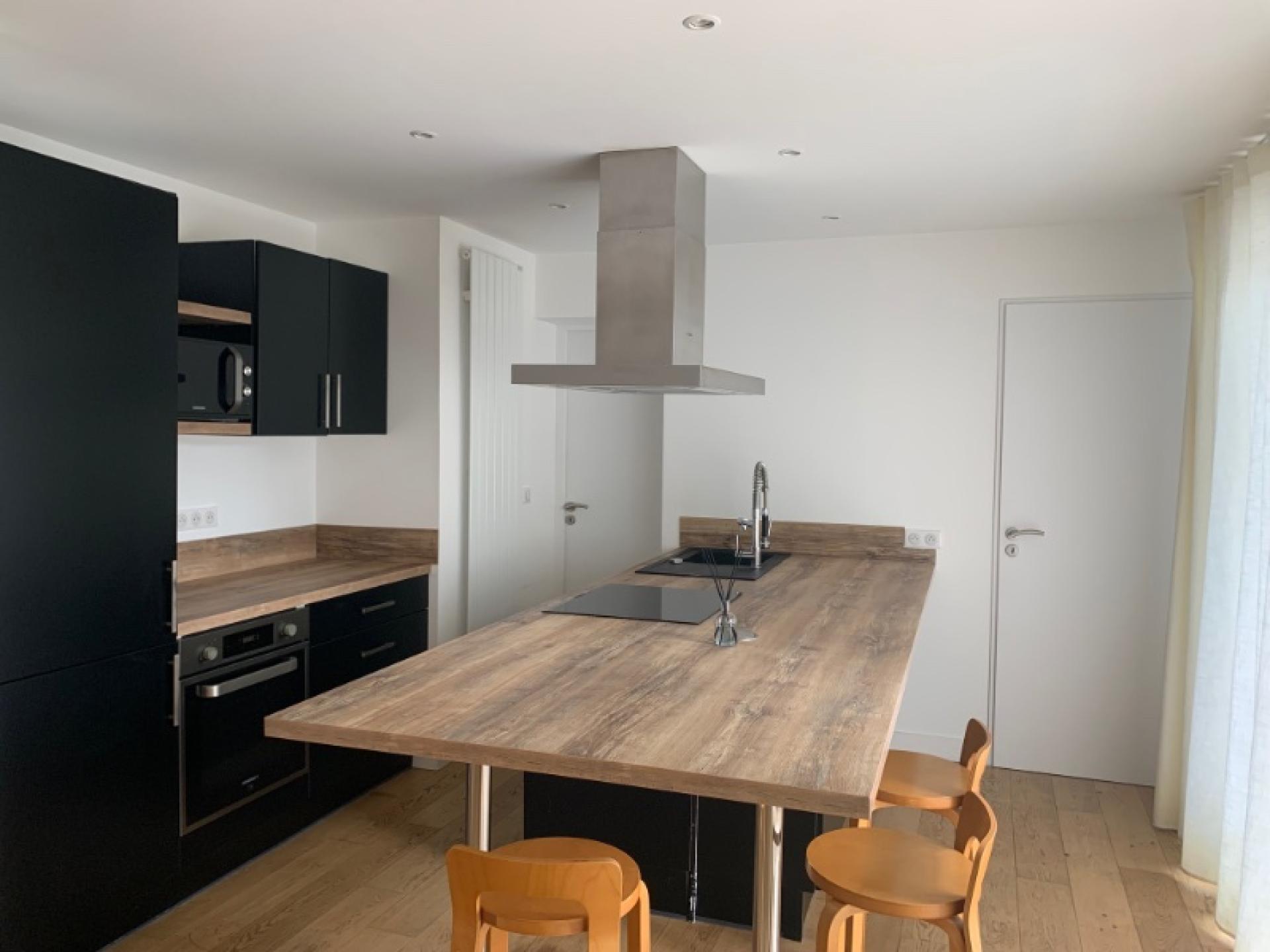 Photo 6 of the listing.