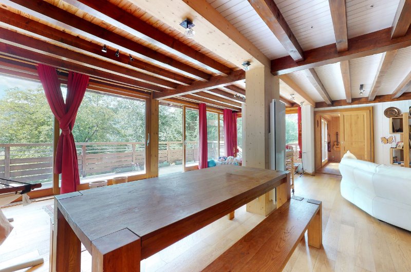 Photo 3 of the listing.