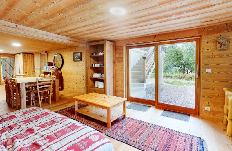 Photo 12 of the listing.