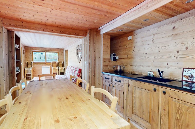 Photo 13 of the listing.