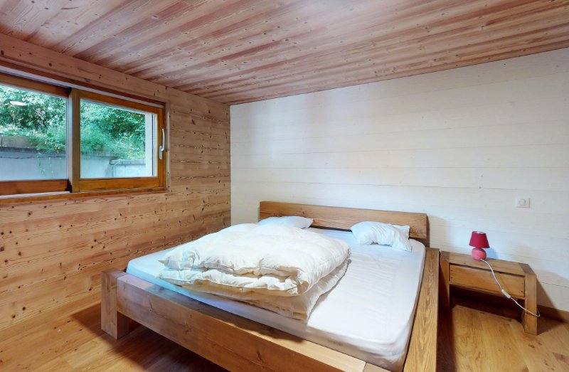 Photo 10 of the listing.