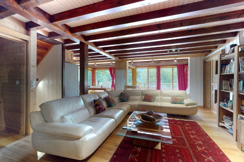 Photo 9 of the listing.