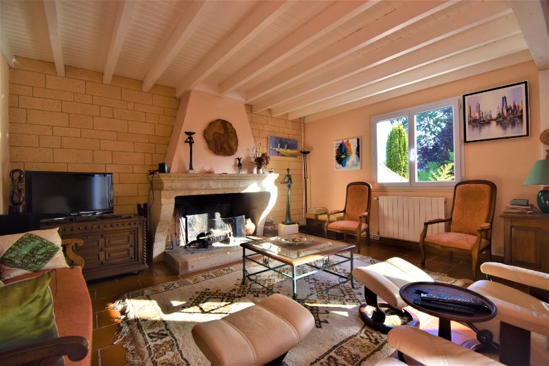 Photo 2 of the listing.