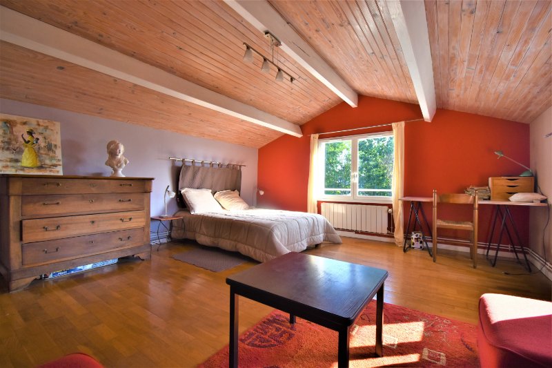 Photo 6 of the listing.