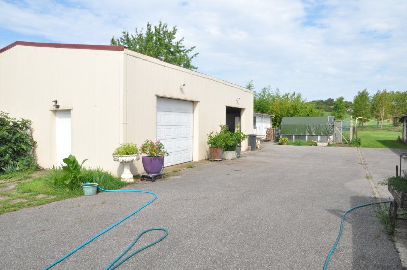 Photo 4 of the listing.