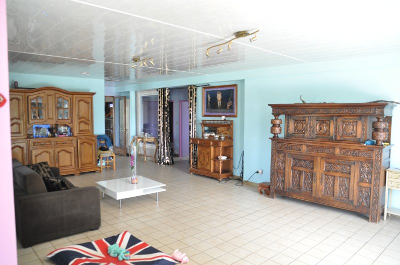 Photo 8 of the listing.