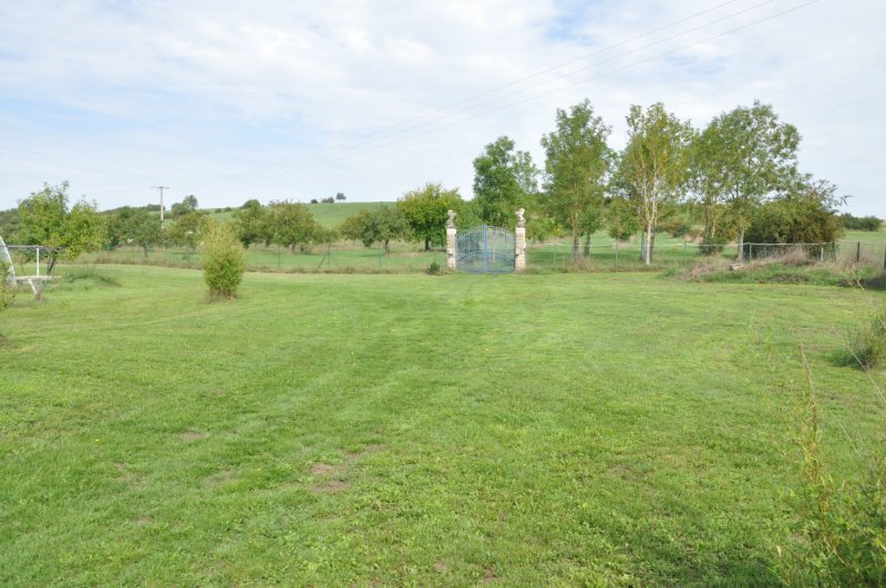 Photo 2 of the listing.