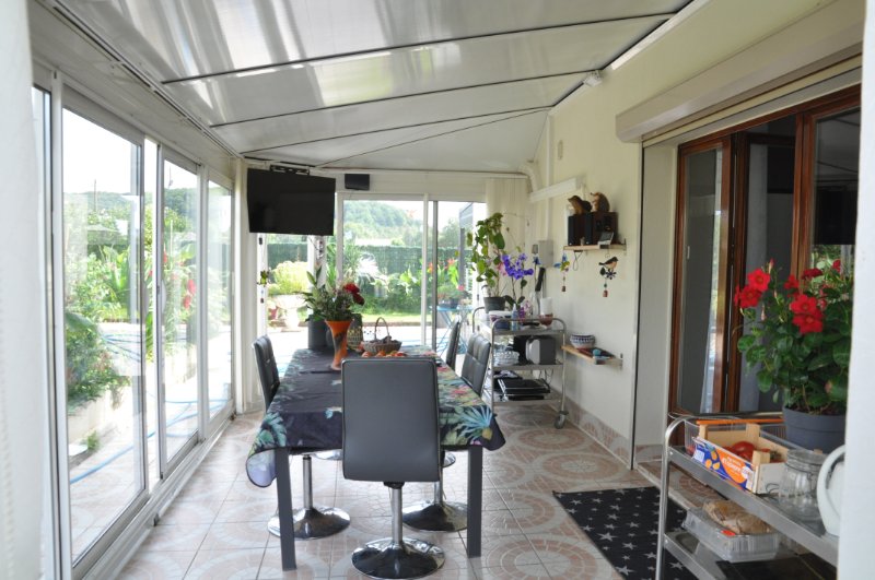 Photo 6 of the listing.