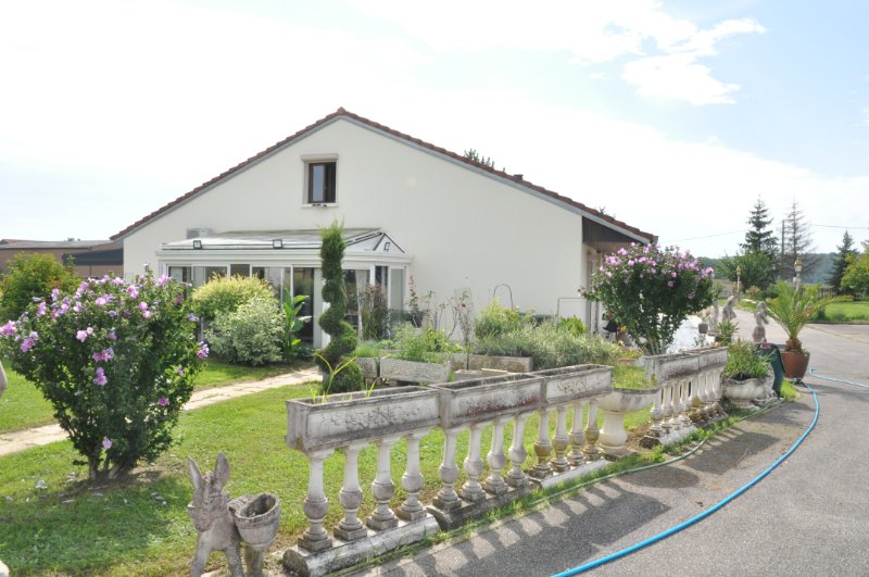 Photo 10 of the listing.