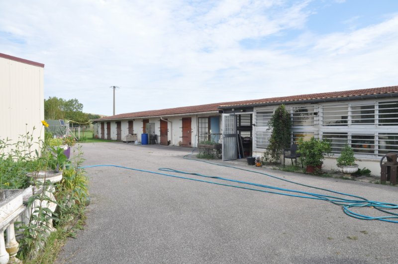 Photo 3 of the listing.