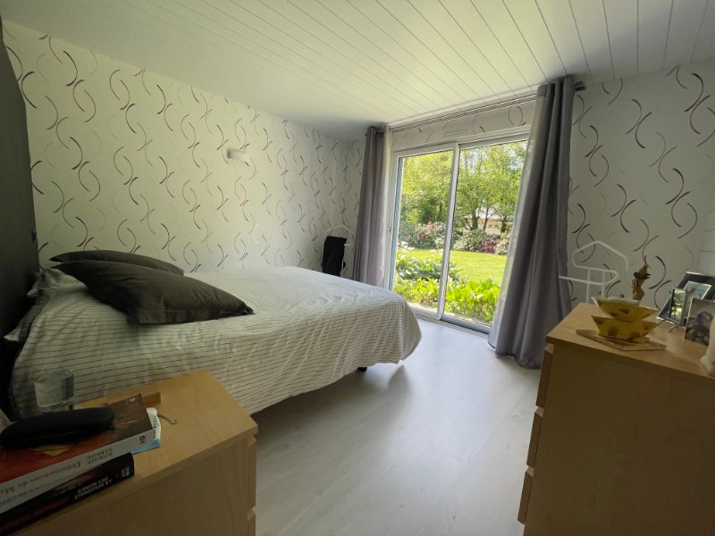 Photo 7 of the listing.