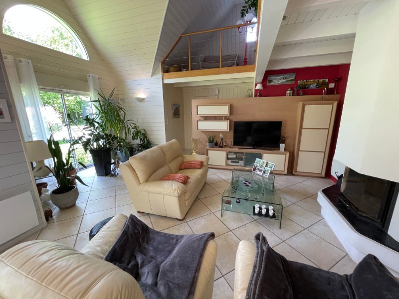 Photo 3 of the listing.