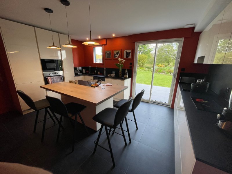 Photo 5 of the listing.