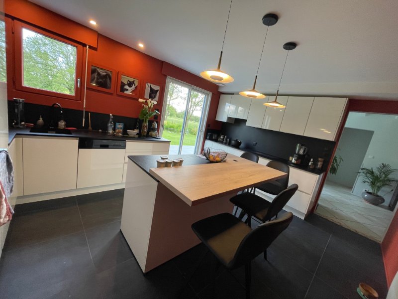 Photo 6 of the listing.