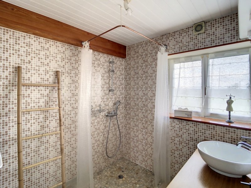 Photo 12 of the listing.