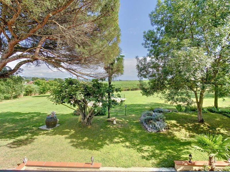 Photo 3 of the listing.