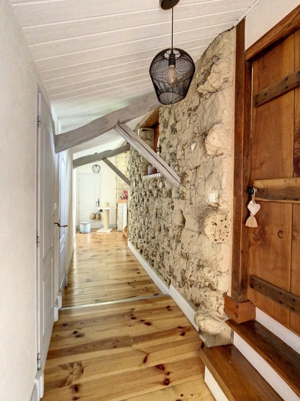 Photo 9 of the listing.