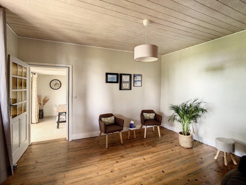 Photo 11 of the listing.