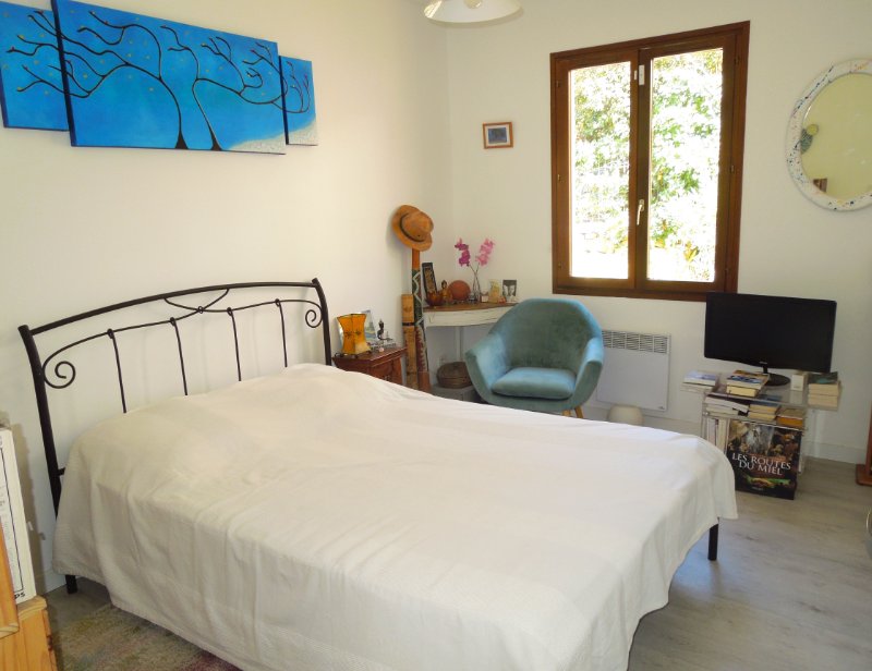 Photo 6 of the listing.