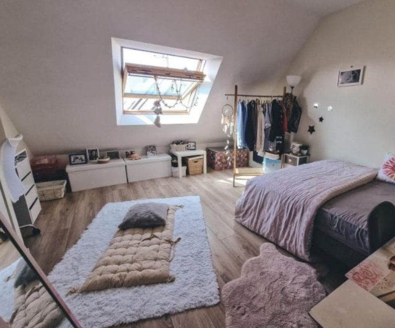 Photo 8 of the listing.