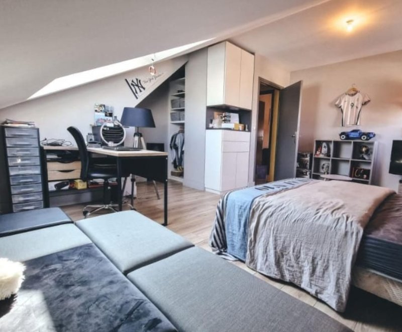 Photo 7 of the listing.