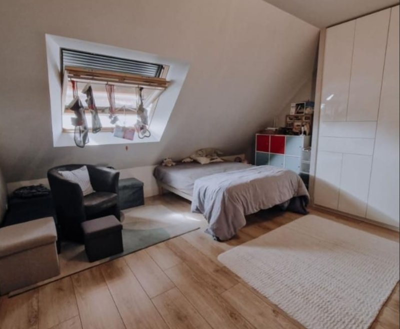 Photo 9 of the listing.