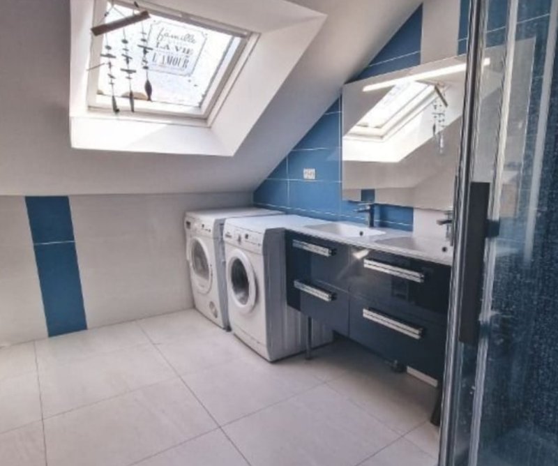 Photo 10 of the listing.