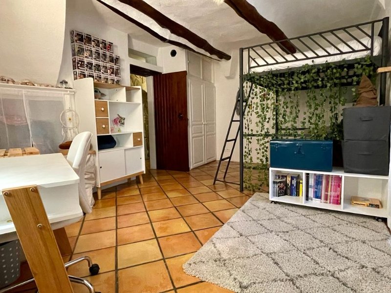 Photo 11 of the listing.