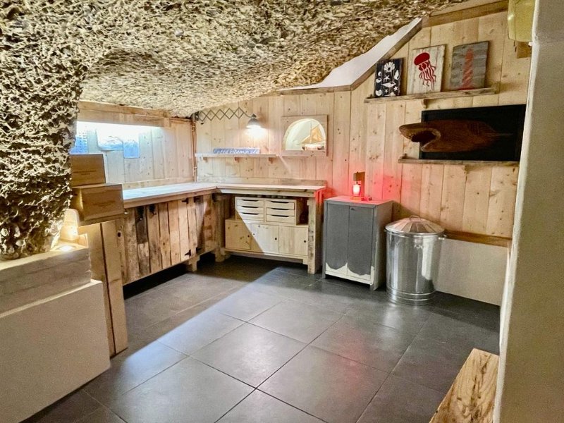 Photo 16 of the listing.