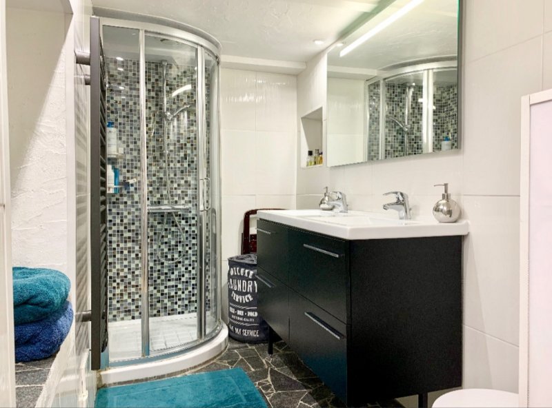 Photo 13 of the listing.