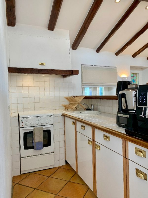 Photo 6 of the listing.