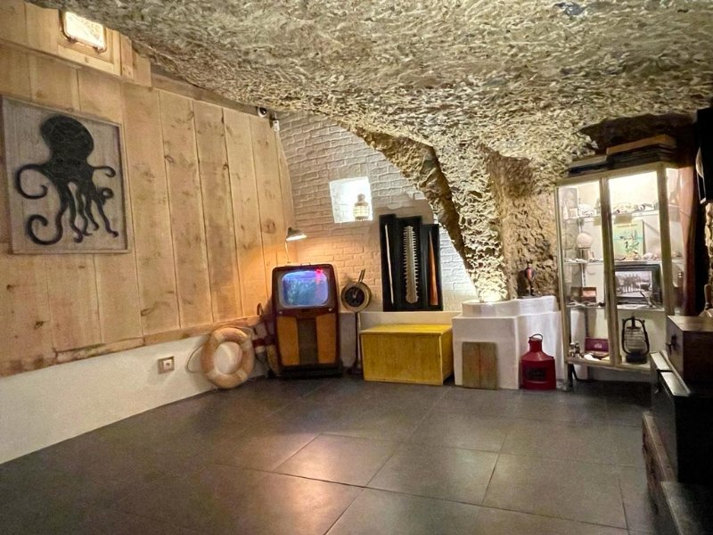 Photo 17 of the listing.