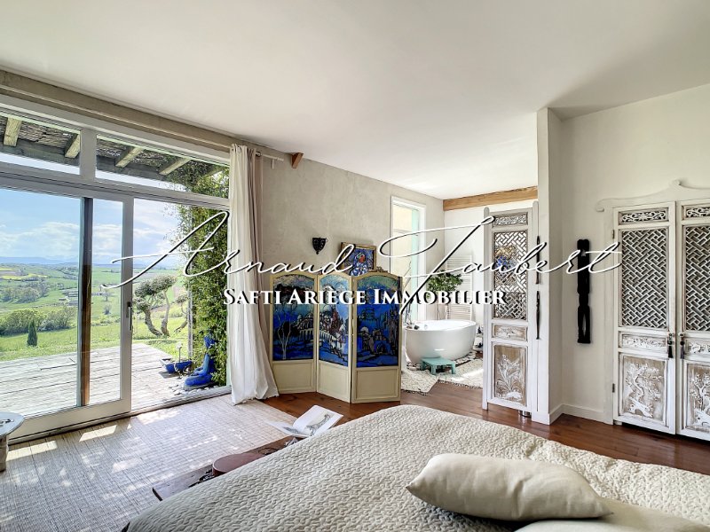 Photo 4 of the listing.