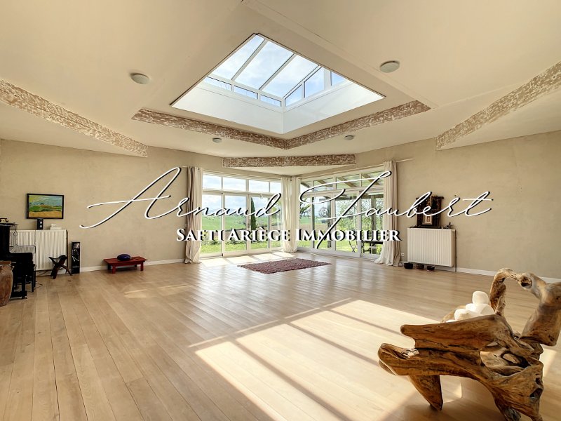 Photo 3 of the listing.