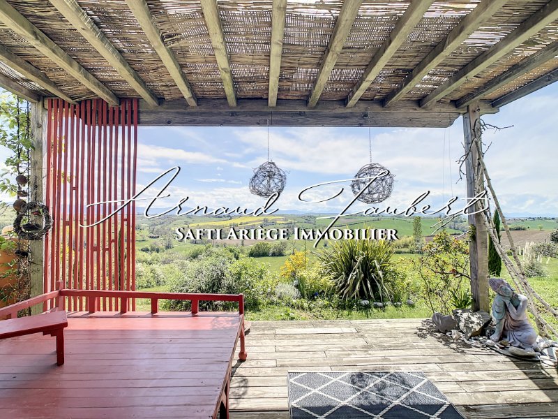 Photo 2 of the listing.