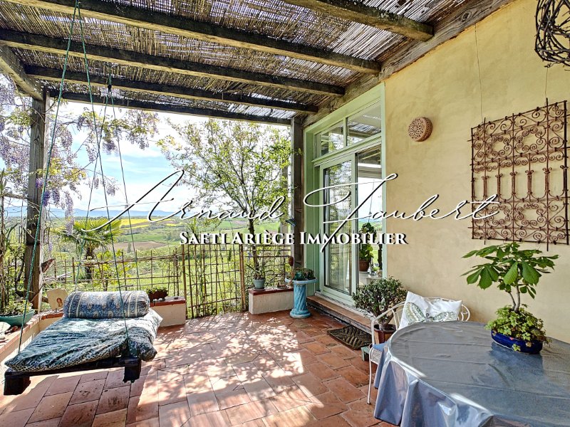 Photo 10 of the listing.